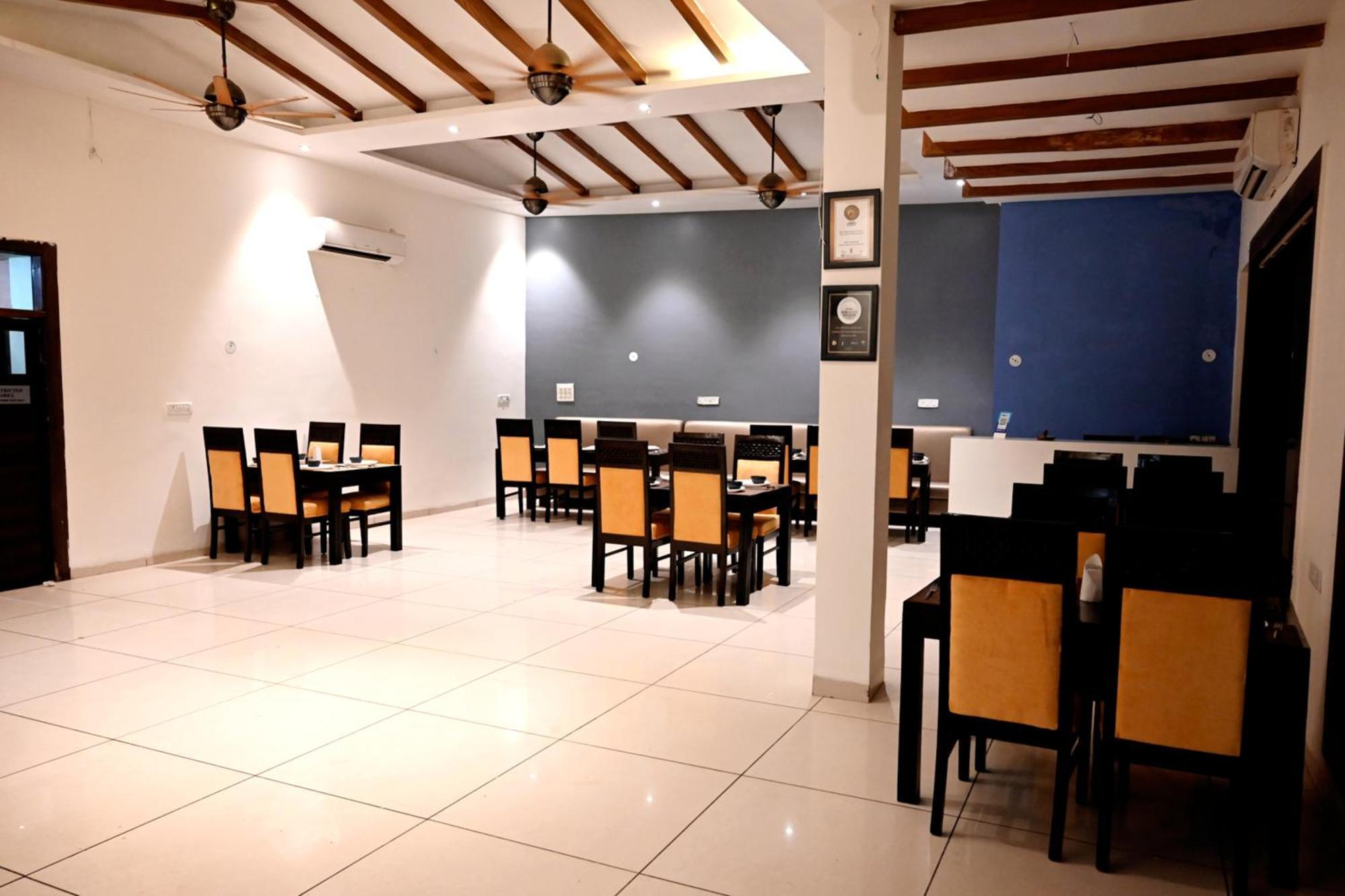 Hotel Badrika Inn Rewa Zewnętrze zdjęcie