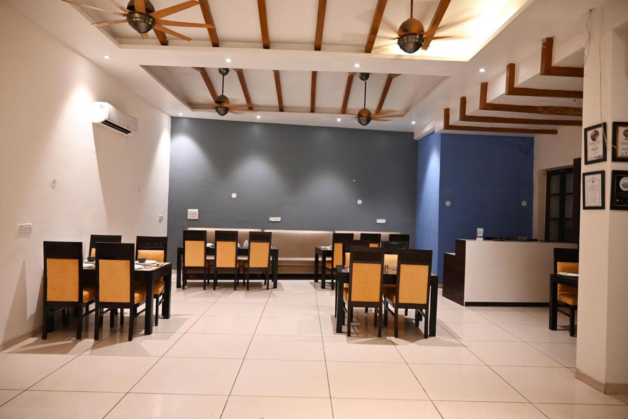 Hotel Badrika Inn Rewa Zewnętrze zdjęcie